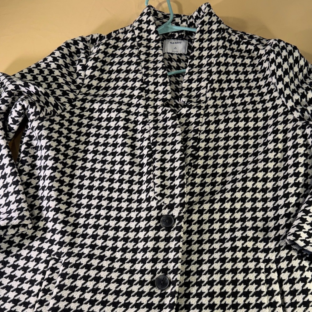 Old TV houndstooth pattern, coat, black and white one X plus oversize